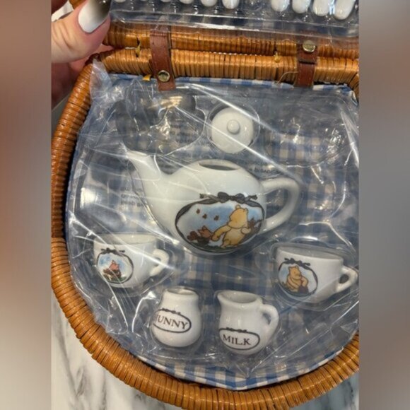 VINTAGE Winnie the Pooh Tea Set with Basket- ‼️INCOMPLETE SET - Picture 4 of 5